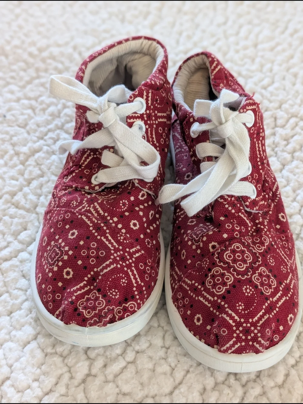 Great Condition: Toms Red Bandanna Style Youth 2.5